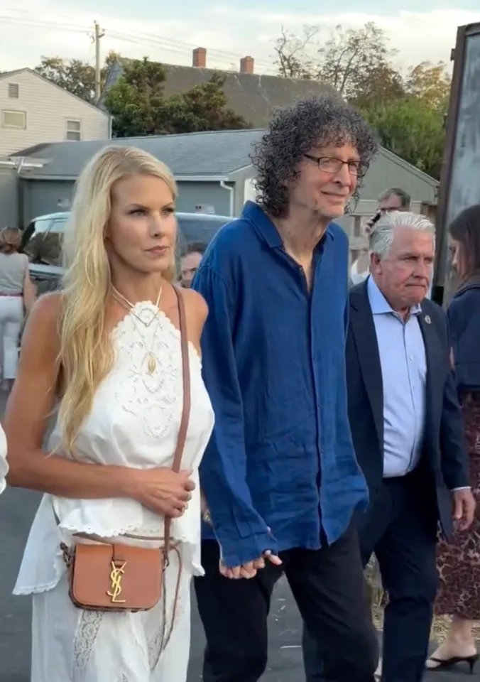 SoonerKim66's tweet photo. @Skriptkeeper17 @HowardStern This is the pic published in the U.S. Sun 4 days ago https://t.co/2E1wlr0SLq