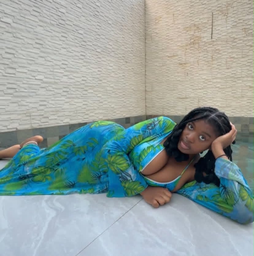 stella008447011's tweet photo. Qu’est ce que tu m’offrirais en premier si j’acceptais de sortir avec toi ??
😋🥰😍😋 https://t.co/f4SQteIXiQ