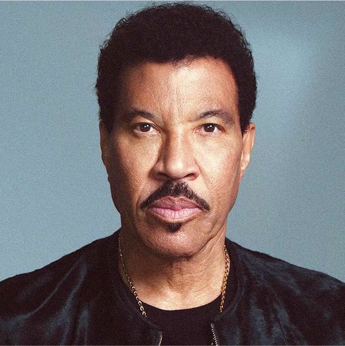 tracklist's tweet photo. 🚨 Lionel Richie foi internado em UTI após show em St. Louis, Missouri, nos Estados Unidos.

Segundo o TMZ, a equipe médica investiga uma possível desidratação e há expectativa de alta. https://t.co/z6BPowMI8F
