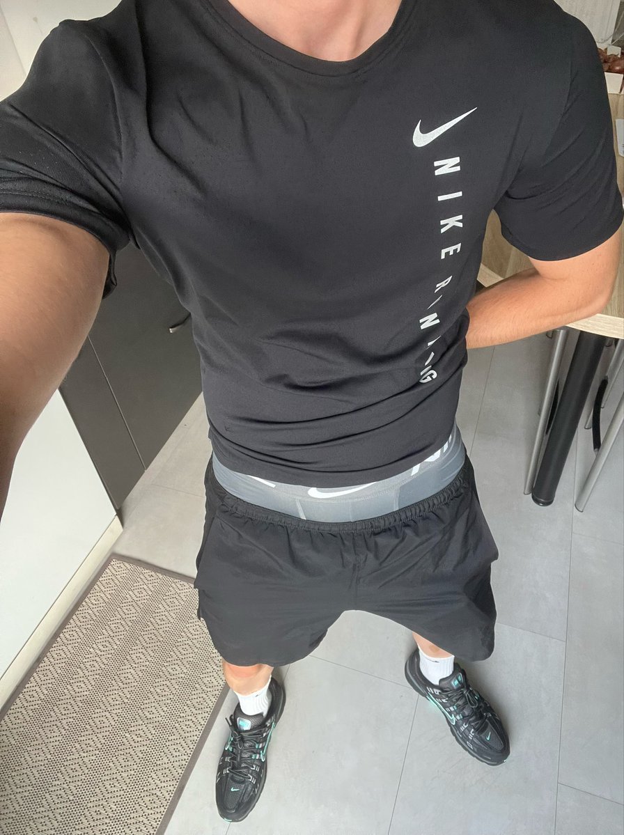 kinkyfrenchboy9's tweet photo. Comment ça va X ? 

#kiffeur #kiffeurgay #cho7 #underwear #nike #survet #sket #twink #tn https://t.co/osjEjtEeVy