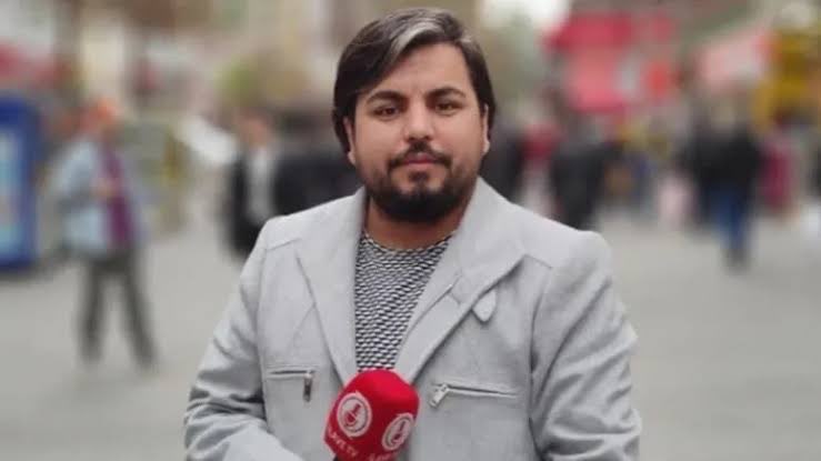 refugeeagency1's tweet photo. Atm faresi lakaplı ırkçı Arif Kocabıyık, yurt dışına bir tırın altında kaçmaya çalışırken yakalandı.

Yıllarca göçmenler üzerinden prim yapan ve onlarla dalga geçen Arif Kocabıyık, kendisi de iltica etmeye çalışırken yakalandı. https://t.co/K7iuOi4iC1