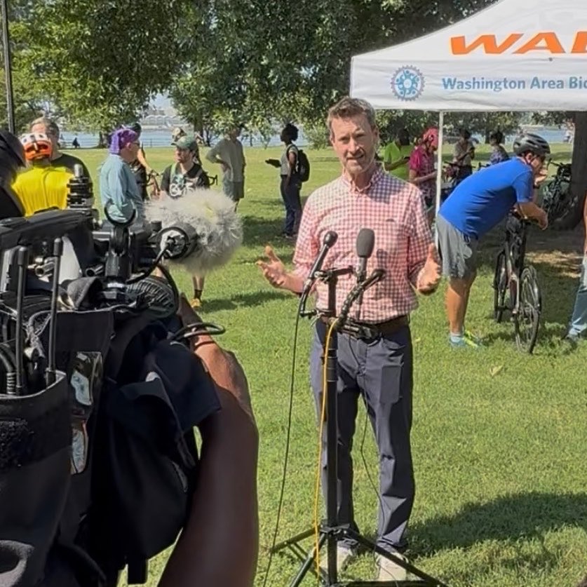 charlesallen's tweet photo. Thousands of people were on East Potomac Park this weekend - golfing, fishing, biking, cookouts, playgrounds, &amp; more. It’s all at risk with trees being cleared out &amp; heavy trucks staging all around to start demo. It’s a park for the people &amp; worth fighting for. @SaveEastPo https://t.co/TLdph4PAv0