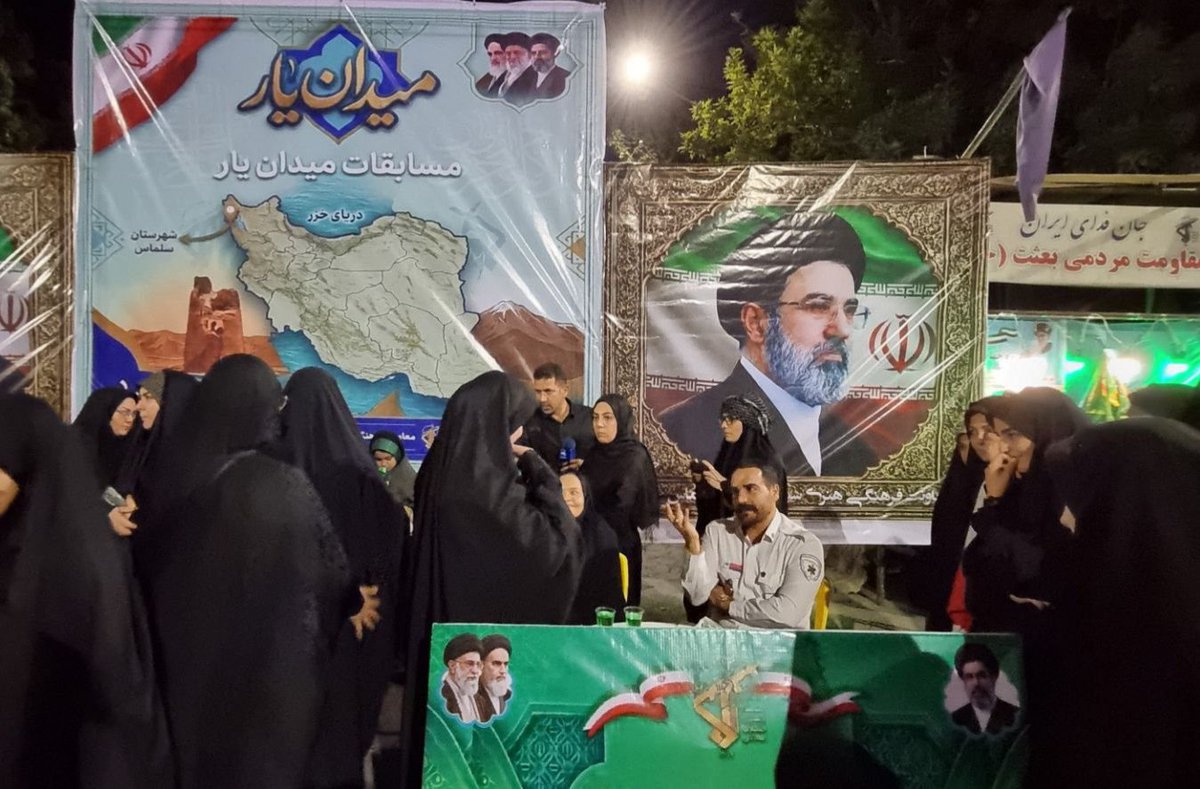 Panahtdd's tweet photo. بهترین تصاویر «میدان یار» شاید همان‌هایی باشند که از پشت صحنه ثبت می‌شوند؛
تمرین‌ها، آماده‌سازی‌ها، خنده‌ها، نگرانی‌ها و لحظه‌ای که یک تیم کنار هم قرار می‌گیرد.
#میدان_یار https://t.co/FkfrbaWcHg