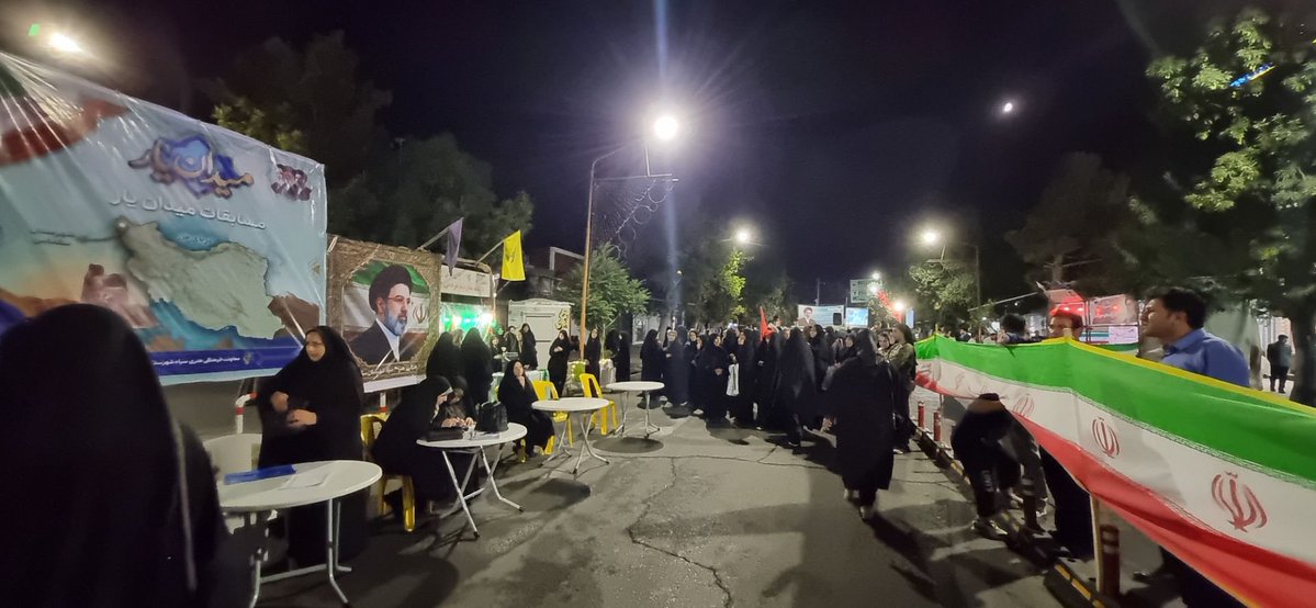 Panahtdd's tweet photo. میدان را ببینید؛
تلاش تیم‌ها، تشویق خانواده‌ها، رقابت دوستانه و لبخندهایی که نشان می‌دهد مشارکت، خودش یک پیروزی است.
#میدان_��ار https://t.co/3ICCRLiIJ7