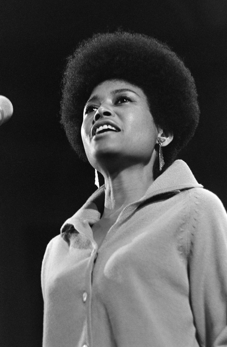 JAZZFM91's tweet photo. We end #August by highlighting some of our favourite #jazz #musicians who also celebrated #birthdays during the month:
August 4 - #TerriLyneCarrington
August 6 - #AbbeyLincoln
August 8 - #BennyCarter
August 16 - #BillEvans https://t.co/zDDGbSObrX