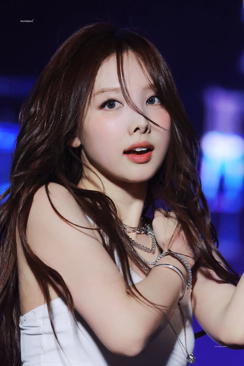 eltioxt's tweet photo. La neta nayeon es super sexy. Espero tenga un nuevo estilo más hot fuera de jyp.

#NAYEON #TWICE #KPOP #JYPENTERTAINMENT #IDOL #SEXY #HOT https://t.co/iVXfhVbaDG