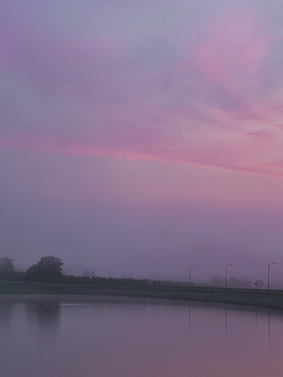 muamnkaujlig's tweet photo. skies in august >> https://t.co/4R2i9qq8QN