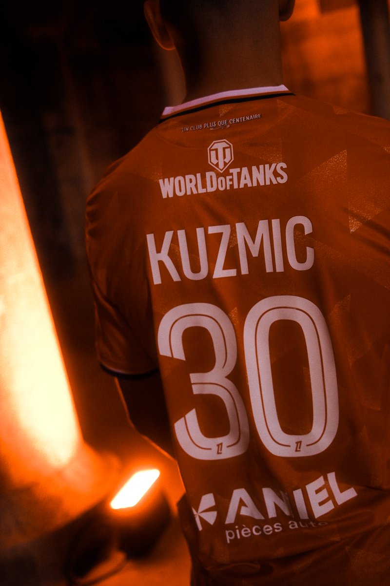 FCLorient's tweet photo. Srdjan Kuzmic, un Slovène chez les Merlus 🇸🇮

Le FC Lorient est ravi d’annoncer l’arrivée de Srdjan Kuzmic, le latéral slovène de 22 ans, en provenance du Viborg FF. International (3 sélections), il s’engage avec le club jusqu’en juin 2030 ✅

Bienvenue Srdjan ! 🤝 https://t.co/WsACGRAl39