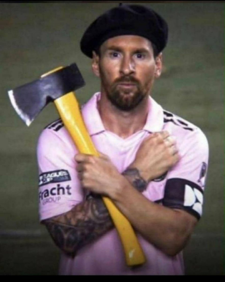 TheThomasMatei's tweet photo. @realdebby10 @theberneese You are looking for trouble you young Messi fan🤣🤣
I'd ask you to put your World Cup on the table but that would be unfair, 
"But Old Messi is the frauds?"🤣🤣 https://t.co/sqhFY6Dtkf