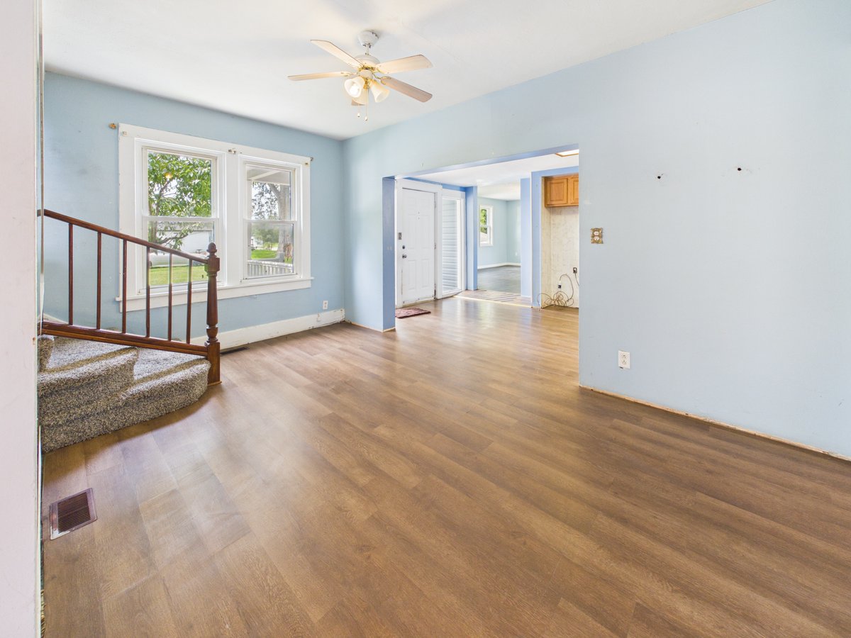 LeisRealty's tweet photo. 🏡 NEW LISTING | $137,000
📍 220 E Garnsey St, Piqua, OH
Call/Text Leis Realty REALTOR® Dustin Leis 937-423-0916
#PiquaOH #PiquaRealEstate #OhioRealEstate #NewListing #HomeForSale #MiamiCountyOhio #HouseForSale https://t.co/yR8Xzwu0At