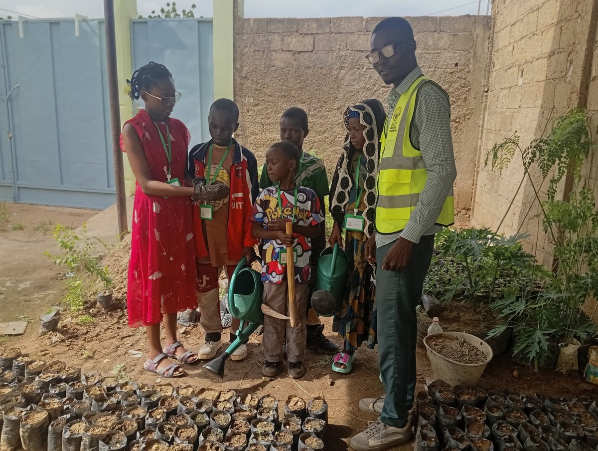 ong_jadd's tweet photo. 🌱 Apprendre pour mieux agir !

Lors des 2ᵉ et 3ᵉ modules de 
#VacancesÉcolos2026, les jeunes ont découvert le tri et le recyclage, puis l’#AgricultureDurable à travers la création d’un potager.

♻️🌱 Des apprentissages concrets pour former les écocitoyens de demain. #JADD https://t.co/2KiLPvuwFn