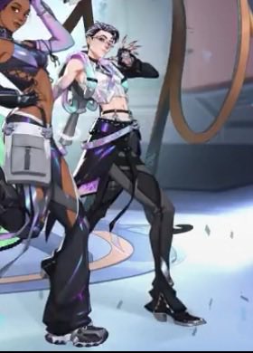 BAISERDELAVAUVE's tweet photo. Pants, short hair, masculine variant of a garter belt, heart-shaped hooks that look like carabiners, leather piece wrapped around her groin that looks like a strap-on harness. Androgynous masculine Moira you are so back. ♥️ https://t.co/QwkgDa4fY0