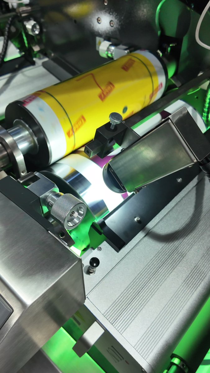 HongSheng10888's tweet photo. Real-time automatic deviation correction, lock register accuracy at high-speed printing and cut waste loss.
#PrintRegister #Flexographic #PrintEquipment #LabelMaker https://t.co/pIq0a1IE6k
