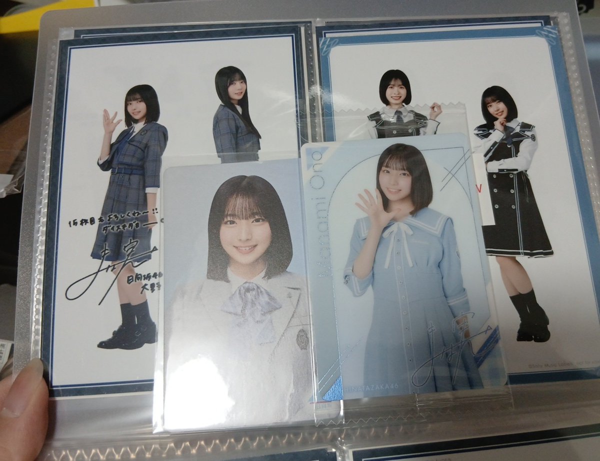 motimaru_567's tweet photo. @sabita_connpass はじめまして、検索よりお声��け失礼いたします。当方こちら所持しているのですが、お写真お借りして印をつけた小坂とトレ可能でしょうか？黒ドレスチュウ最優先に考えております。こちらからの提供があまりレートの高いものではないためかなり難しいと思うのですがご検討いただけますと幸いです。 https://t.co/XE5JW8u1jT