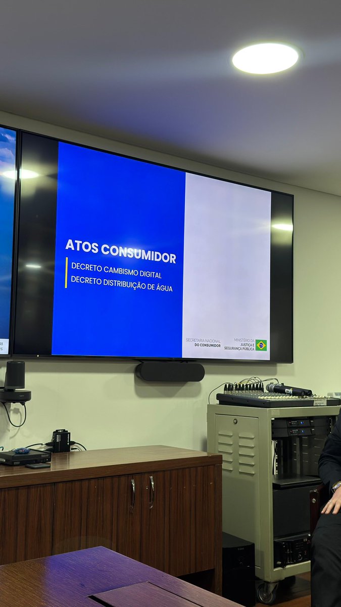 StrayKidsBrasil's tweet photo. ✍️| Vou dar um breve contexto aqui. 

Os fandoms brasileiros juntamente à Secretaria Nacional de Juventude realizaram uma série de encontros (on-line) para discutir e debater o que os fãs trouxeram como possíveis melhorias, desde a hora da compra de ingressos até o momento dos eventos.

O acesso à cultura não deveria ser conhecido como “momento de guerra” e um show ou evento não deveria ser marcado por acontecimentos injustos e ruins. 

Novidades em breve!!