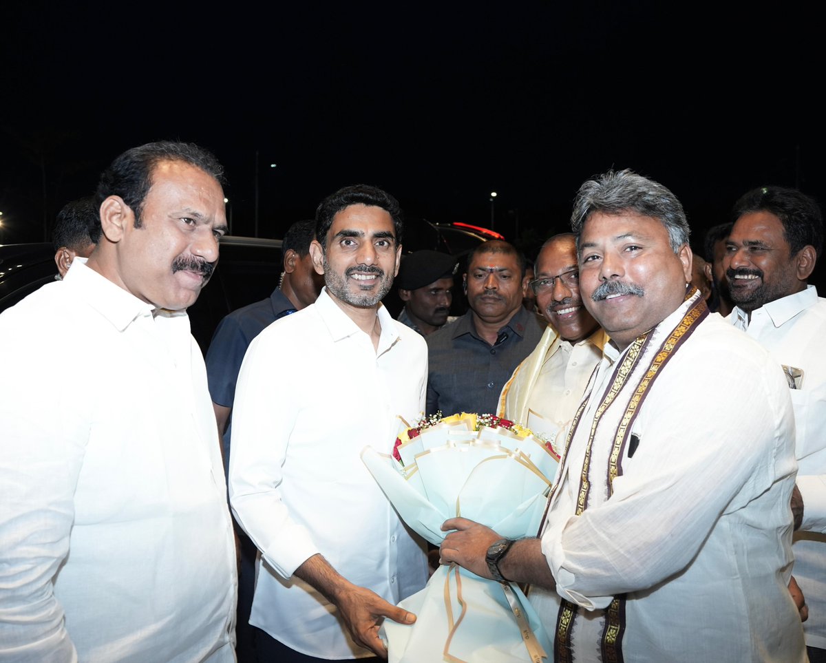 naralokesh's tweet photo. మంగళగిరిలోని సీకే కన్వెన్షన్ లో జరిగిన తెలుగుదేశం పార్టీ అధికార ప్రతినిధి అప్పసాని రాజేష్ గారి కుమారుడి వివాహ రిసెప్షన్ వేడుకకు హాజరై నూతన దంపతులు నాగ సత్యేంద్ర, స్రవంతిలను ఆశీర్వదించాను. https://t.co/qqInZMfnrE