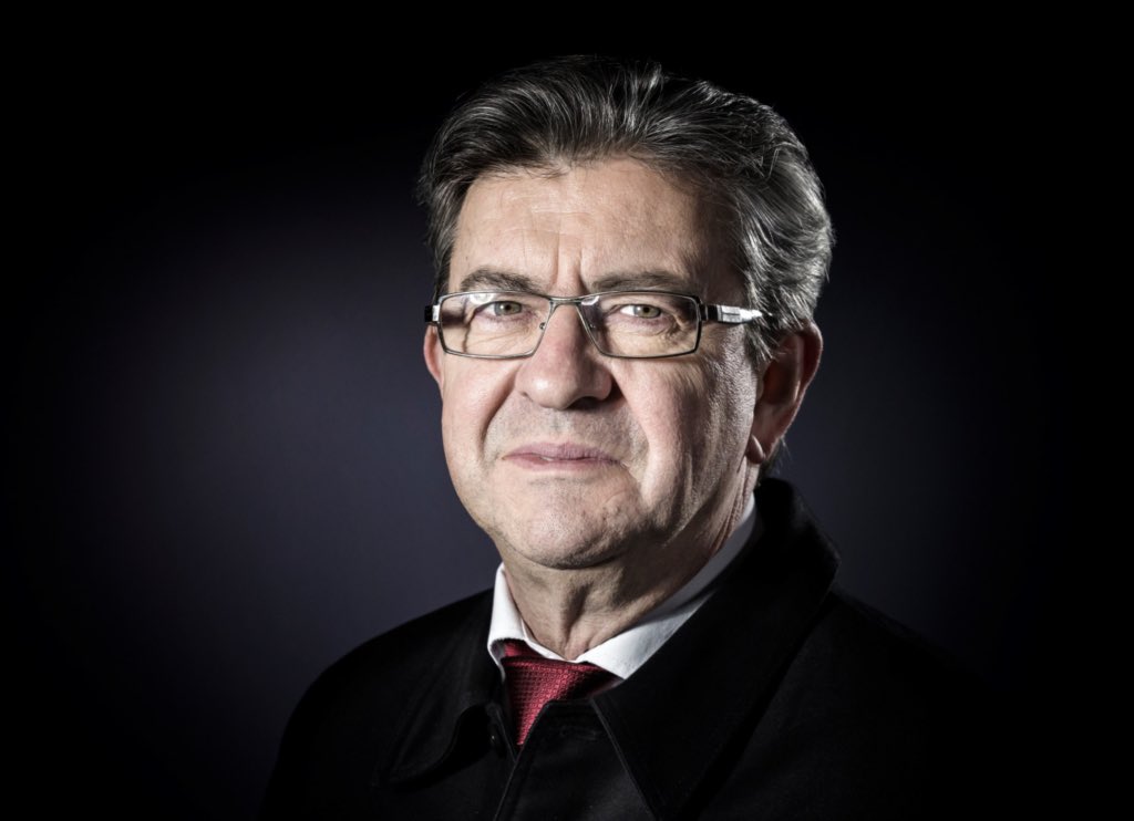 filsunique_fr's tweet photo. Ingérence d’@elonmusk : quand @X considère le site de campagne de @JLMelenchon comme « dangereux »

Un électeur qui veut simplement consulter le site de campagne de Jean Luc Mélenchon découvre un avertissement de X : « Attention : ce lien peut être dangereux ». Le site https://t.co/wgicK2aDEi est ainsi présenté comme potentiellement indésirable ou non sécurisé. Cela interpelle. Surtout, lorsqu’elle vise le site officiel d’une campagne présidentielle. Et, cette affaire arrive alors qu’Elon Musk intervient de plus en plus dans la politique européenne et affiche ouvertement son soutien à l’extrême droite. Le patron de X ne se contente plus de posséder un réseau social. Il veut influencer le débat politique.

Musk est devenu un propagandiste dangereux, un milliardaire qui confond sa puissance financière avec un droit de regard sur nos démocraties. Il donne une place considérable aux discours qu’il défend, soutient des figures de l’extrême droite et multiplie les attaques contre la gauche. Dans ce contexte, voir X présenter le site de campagne de Mélenchon comme « potentiellement dangereux » est pour le moins troublant. 

Cette plateforme n’est pas un espace neutre lorsque son propriétaire intervient lui même dans les batailles politiques. Derrière le discours sur la liberté d’expression se cache une volonté de puissance : imposer ses idées, favoriser ses alliés et affaiblir ceux qu’il combat.

Il faut donc dénoncer cette ingérence politique, sans détour et sans naïveté. Elon Musk n’a aucune légitimité pour décider de ce que les Français doivent considérer comme dangereux, crédible ou acceptable dans une campagne présidentielle. 

Son pouvoir est déjà immense. Lui laisser en plus le pouvoir d’influencer notre débat démocratique serait une grave erreur. La France n’est pas une succursale politique de la Silicon Valley et les élections françaises ne sont pas la propriété d’Elon Musk. 

En 2027, ce sont les Français qui choisiront leur président. Pas un milliardaire, pas son réseau social et certainement pas son agenda politique.

J’attends une condamnation ferme de @NunezLaurent.