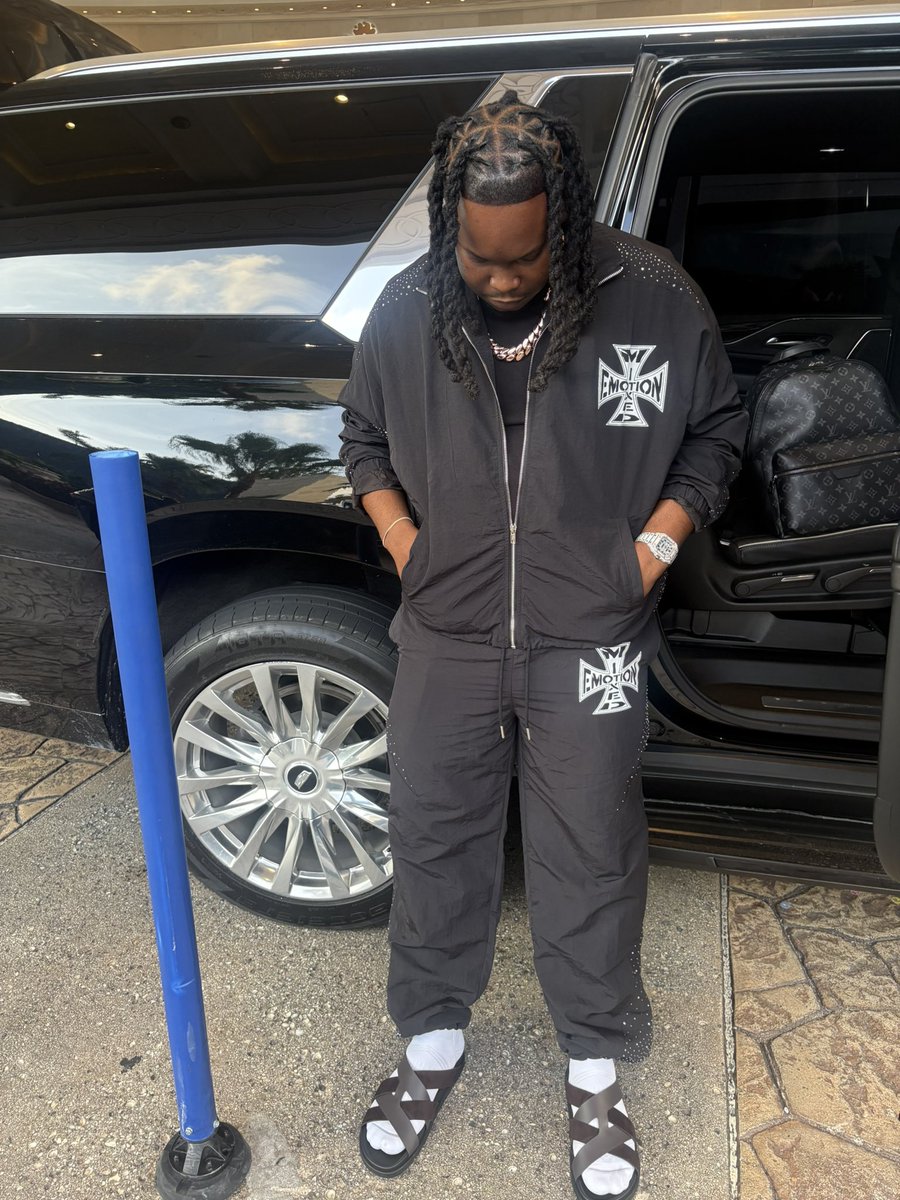 FamoussBlack's tweet photo. 🥸🦅🎒 https://t.co/4K8PA8K4Tn