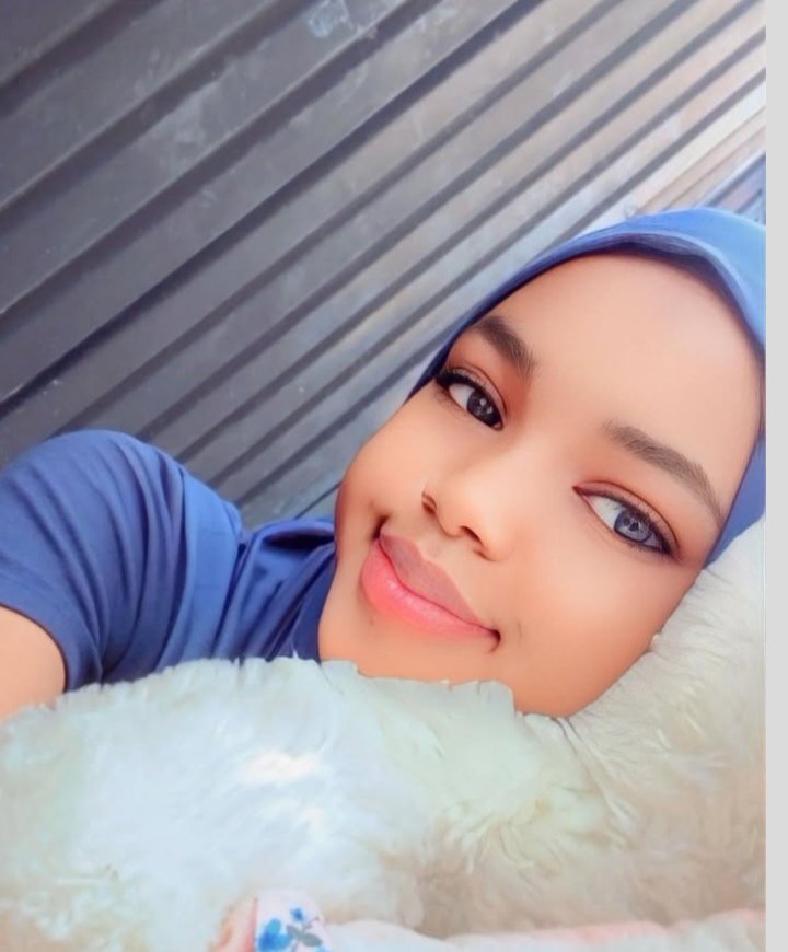 Shakutii_'s tweet photo. Can I have your WhatsApp number pls?? https://t.co/OWXpeiOcAq