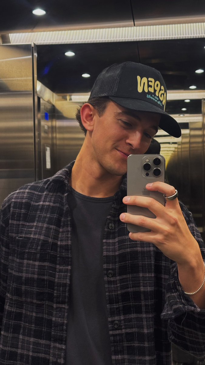 simpledogg's tweet photo. when i post selfies on tiktok i also post them here. for reasons i do not yet understand https://t.co/9UFOXDWsE3