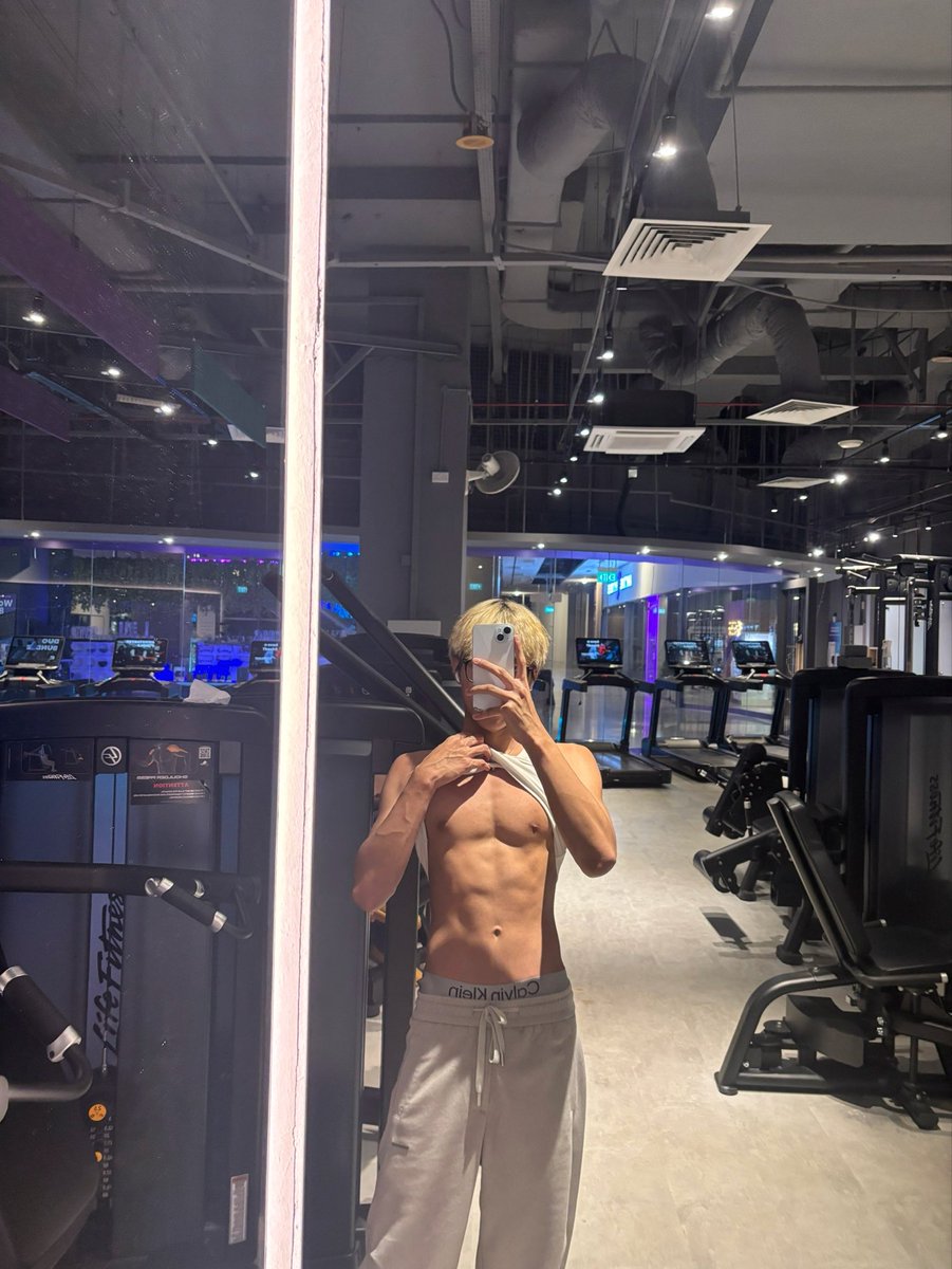 Mph2076's tweet photo. My raccoon tail lasted 4 days💀 https://t.co/SRSolLAHEI