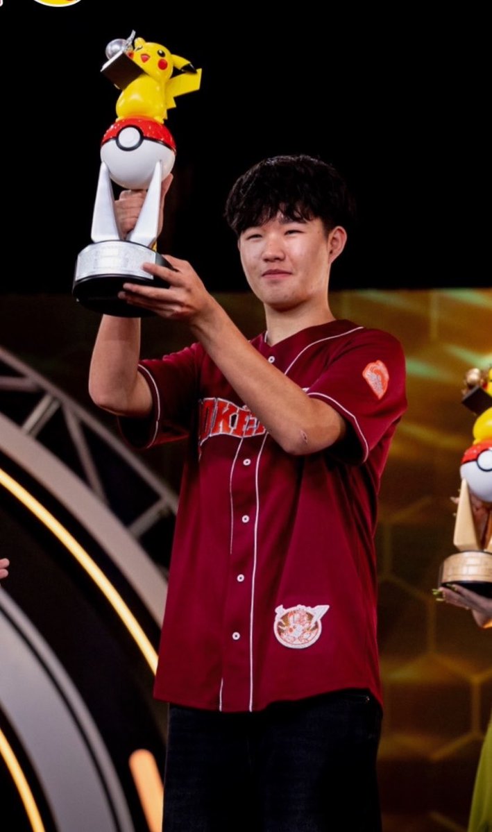 Cobey_Huh's tweet photo. Finals at Worlds!!! Thank you all those who have supported and rooted for me this whole season.🙏 Looking forward to getting back on that stage next year! #pokemon #pokemonworlds #pokemontcg https://t.co/KBdNPffQA9