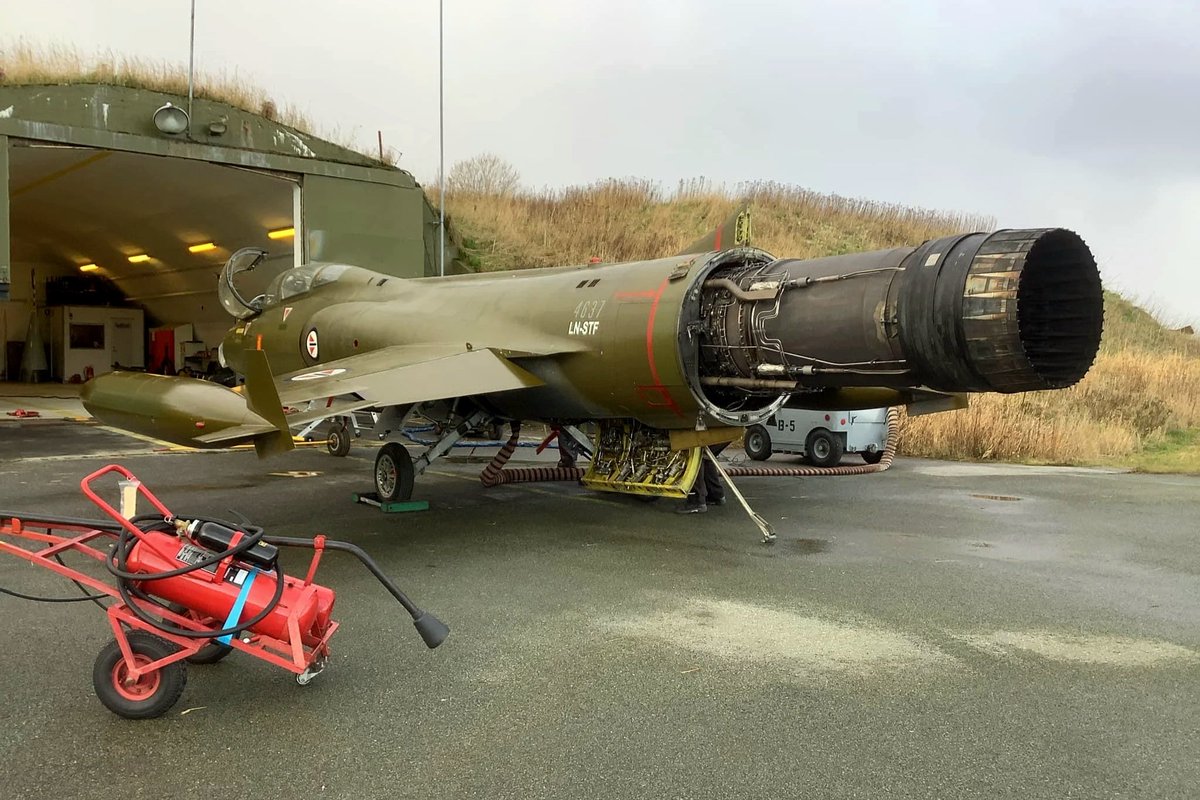 RealAirPower1's tweet photo. People forget the Starfighter was basically a General Electric J79 engine with a needle-nosed missile body wrapped around it. There was very little wasted space on the Starfighter - just engine, fuel, pilot(s), and a whole lot of speed. https://t.co/UQX1iXn0ra