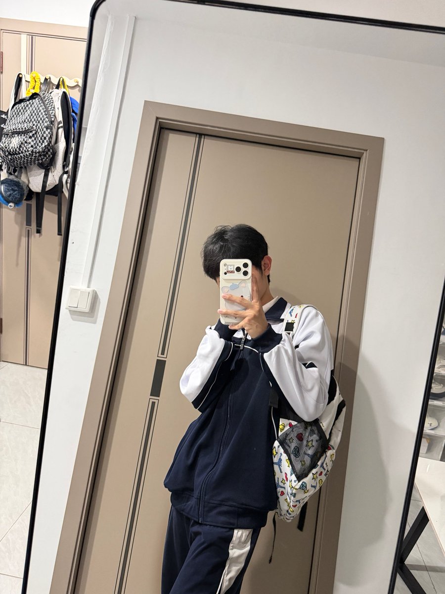 Pugssdf8s's tweet photo. 不想开学 #男高 #0s https://t.co/AIuMnQsEq7
