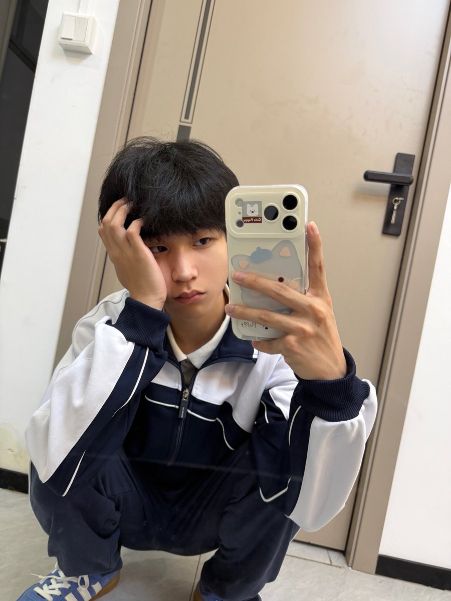 Pugssdf8s's tweet photo. 不想开学 #男高 #0s https://t.co/AIuMnQsEq7