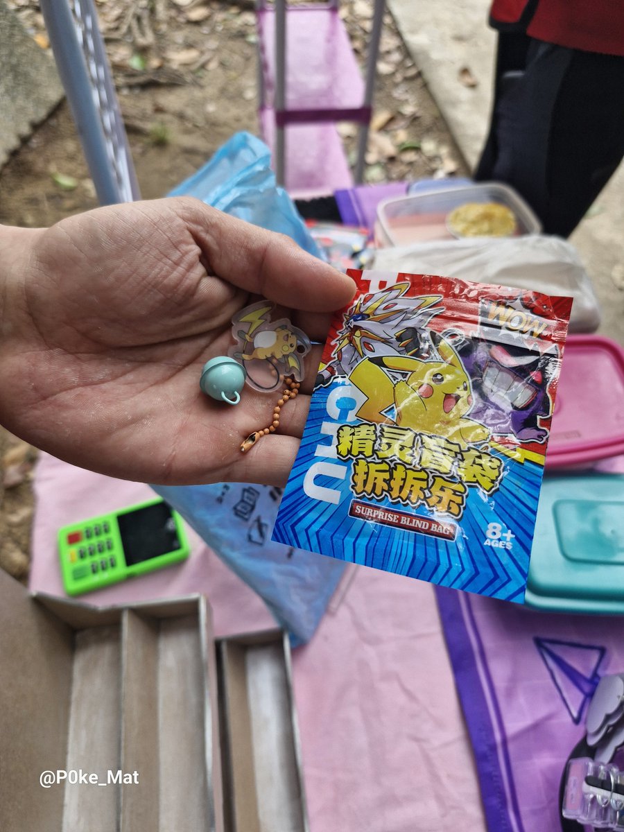 P0ke_Mat's tweet photo. Aí vc chega na Faculdade e se depara com uma barraquinha nerd sendo montada https://t.co/LvKu5RH4FE