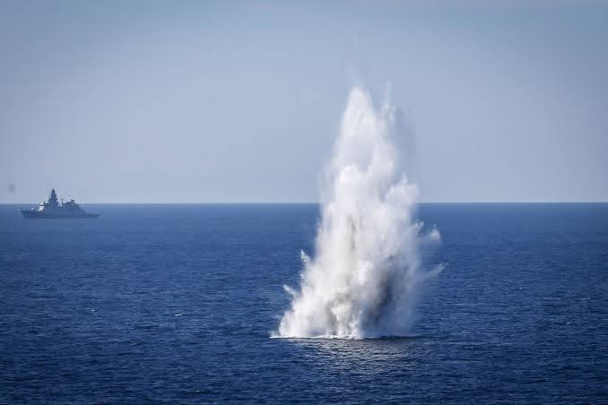 MarioNawfal's tweet photo. 🇺🇸🇮🇷 Trump is reportedly looking at limited strikes on Iran, according to U.S. officials. 

The aim is to stop Tehran putting its radar, air defenses and anti-ship missiles back up around the Strait of Hormuz.

CENTCOM drew up the plan. Hegseth backed it.

The White House had been leaning the other way. Then Iranian missiles landed on U.S. bases in Jordan, and leaning the other way became a harder position to hold.

Trump said today the U.S. will respond, and will hit them hard.

"Limited" is doing a lot of work here. It always is, right up until it isn't.

Source: @DeItaone, Al-Monitor, Axios / Writer: Oliver