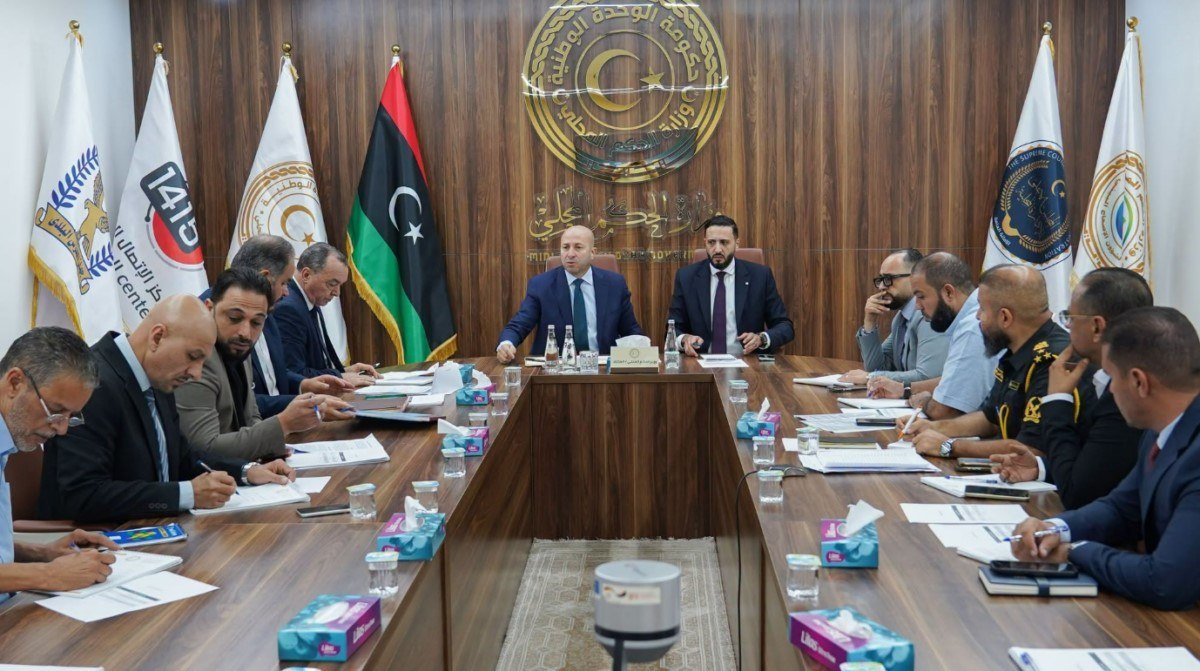 libya_trending's tweet photo. وزير الحكم المحلي المكلف بمصراتة وطرابلس يتابع سير عمل 
لجنة الطوارئ الخاصة بالمخابز وتوفير الدقيق مشدداً على استمرار
الجولات الميدانية لضمان استقرار إنتاج الخبز
كما بحثت الوزارة الاحتياجات الخدمية العاجلة لبلديات جادو 
والحرابة والرياينة
#ليبيا https://t.co/NApLVjbG2v