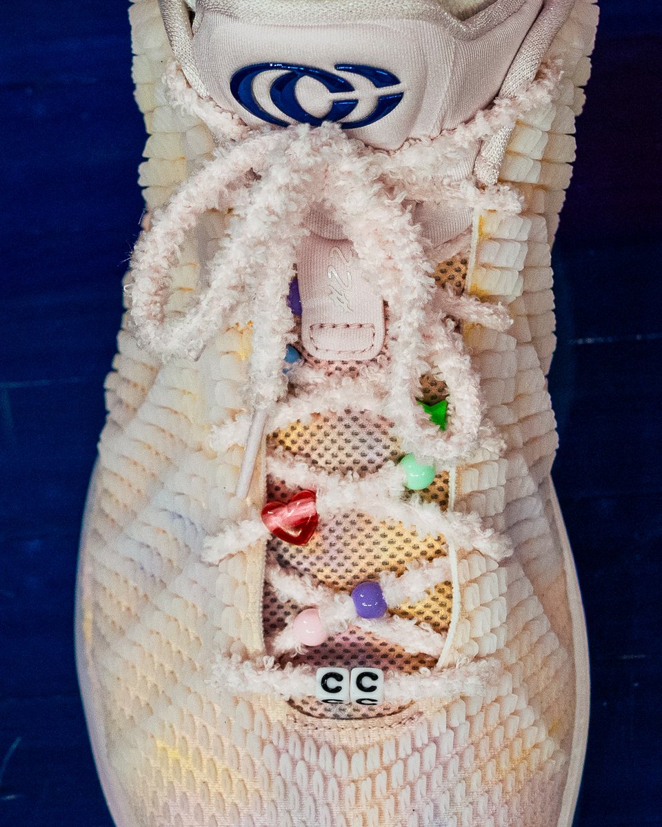 JustFreshKicks's tweet photo. Caitlin Clark's Taylor Swift friendship bracelet Nike Caitlin 1 😮‍💨 https://t.co/zE5AcaXc1h