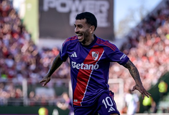 turcocarp's tweet photo. Correa participó de manera decisiva en cada uno de los 7 goles de jugada que hizo River este semestre entre torneo y Sudamericana. Y de yapa metió un penal al ángulo. De esos tipos que te dan ganas de verlo jugar siempre. Tiene todo para transformarse en un crack de época. https://t.co/29bGmEj7Ia