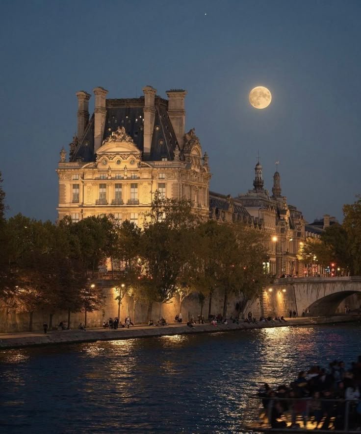 echoesofworld's tweet photo. Paris at night https://t.co/Fo5RGYJx4v