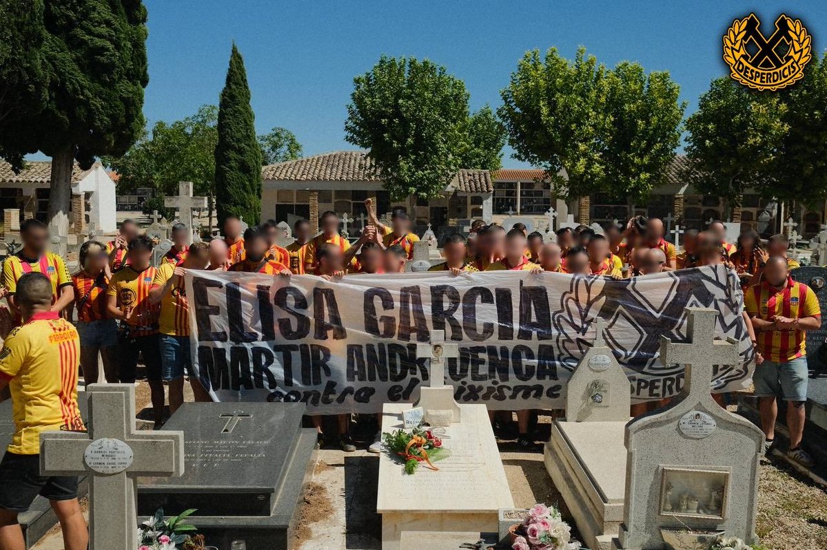 Desperdicis's tweet photo. Dissabte, aprofitant el desplaçament a Osca, vam fer una visita al cementiri de Sarinyena per retre un homenatge a Elisa García nascuda a Sant Andreu.

Infermera al front d’Aragó, va morir el 24 d’agost de 1936, víctima del feixisme. Primera miliciana morta de la Guerra Civil. https://t.co/T8VJ0cRnQj
