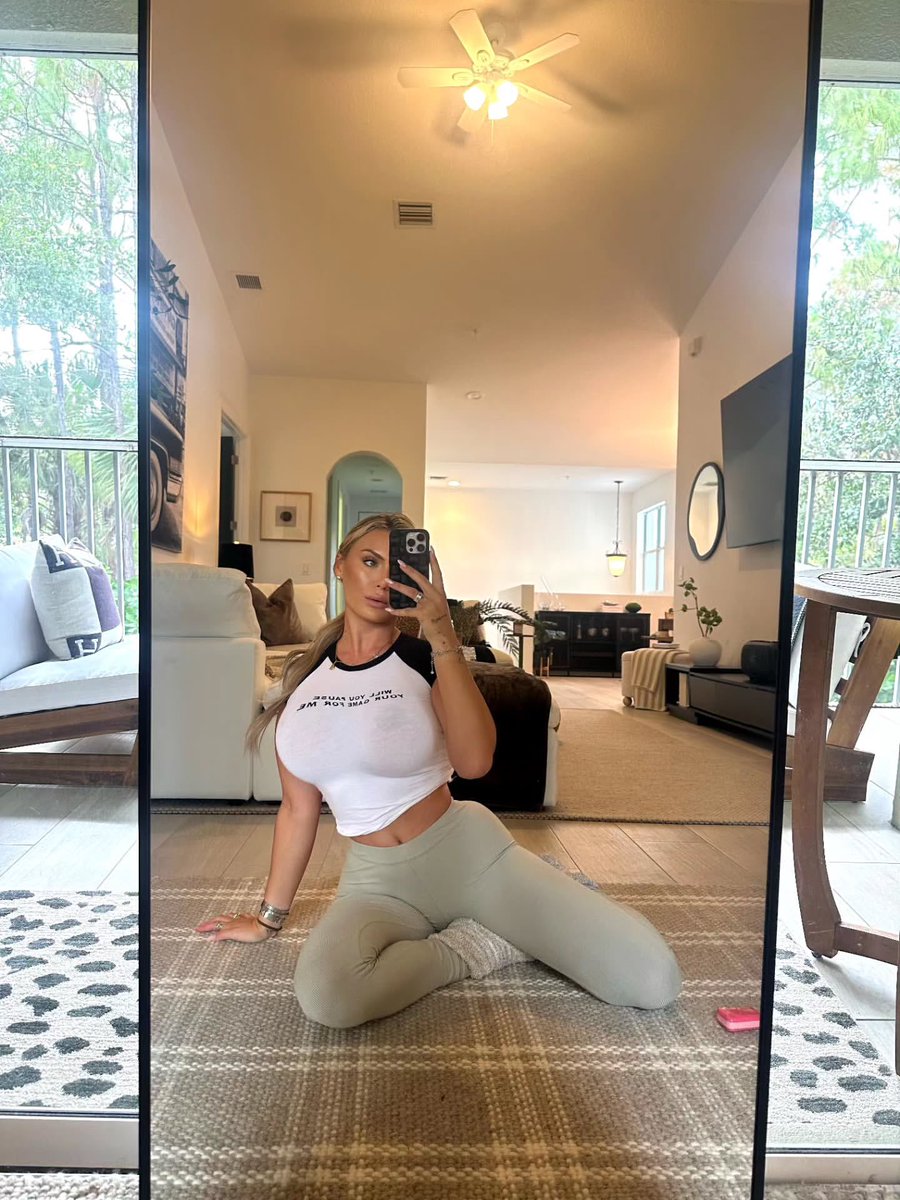 itsfallonnlove's tweet photo. first or second? i can't decide which one to post.. https://t.co/3au9p9oZ5c