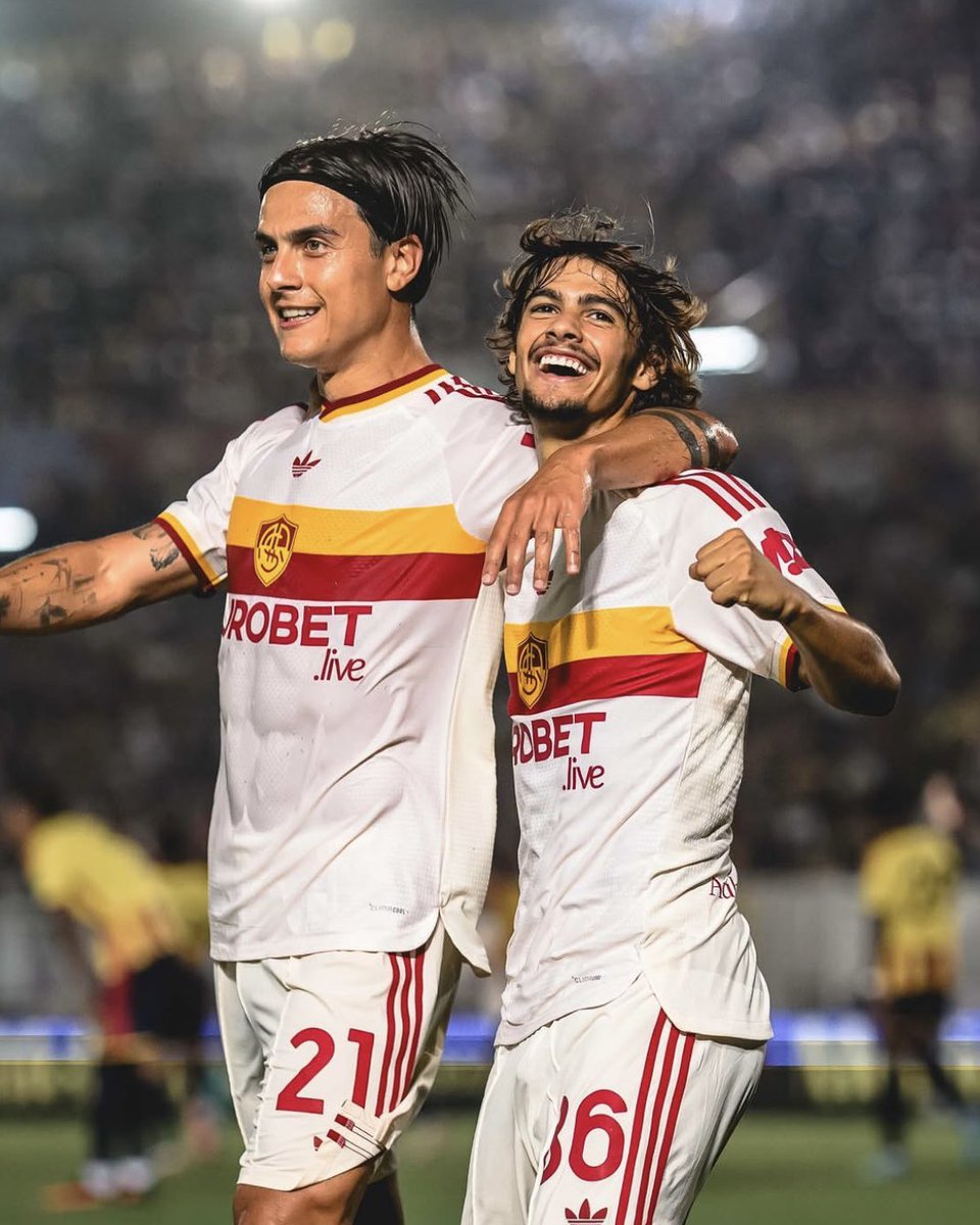 RisingStarXI's tweet photo. This pic screams 𝐌𝐀𝐆𝐈𝐂 🇵🇹🇦🇷🪄 https://t.co/reJ7oxqVoT