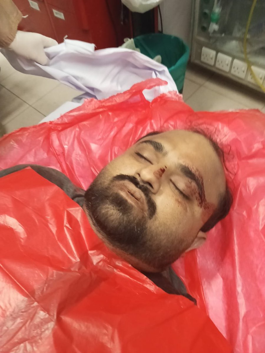 allama_farooqui's tweet photo. میں شہید سلمان کے اہل خانہ اور لواحقین سے دلی تعزیت اور ہمدردی کا اظہار کرتاہوں ۔ اللہ تعالیٰ شہید کی شہادت کو قبول فرمائے، درجات بلند فرمائے اور اہل خانہ کو صبر جمیل عطا فرمائے۔ https://t.co/n90EdlpiFx