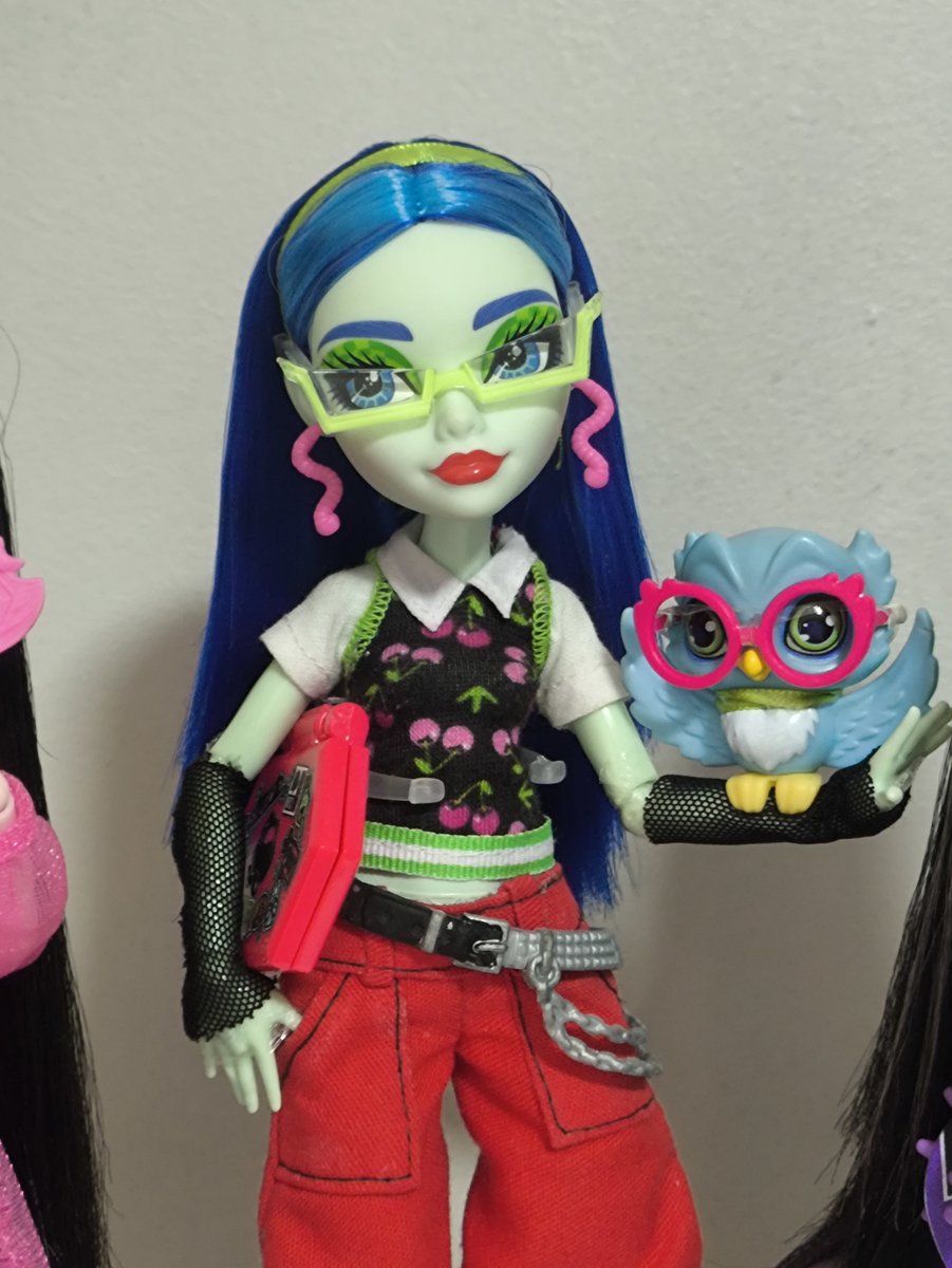 bluewanniie's tweet photo. "i'm everywhere, i'm so Ghoulia" https://t.co/rGOA4n7NWp