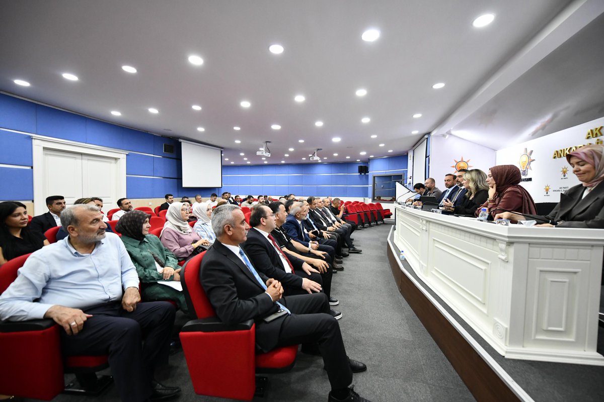 AkpartiAnkara's tweet photo. Haftalık Ola��an İl Yönetim Kurulu Toplantımızı İl Başkanımız Sn. @hakanhanozcan başkanlığında, Çubuk İlçe Başkanımız Sn. Ahmet Kılıç, Çubuk Belediye Başkanımız Sn. Baki Demirbaş, Evren İlçe Başkanımız Sn. Mehmet Tayanç ve Evren Belediye Başkanımız Sn. Hüsamettin Ünsal’ın katılımlarıyla gerçekleştirdik.
