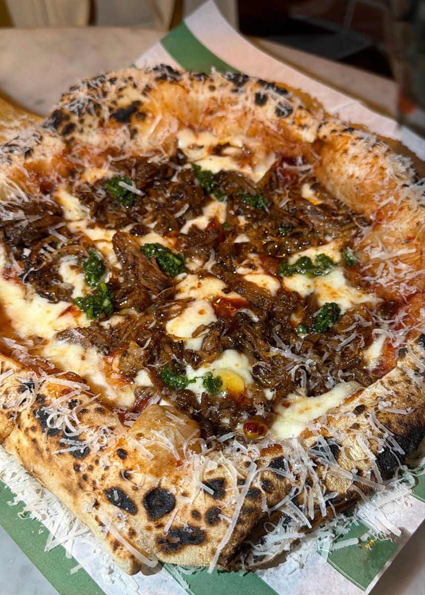 joaanryd's tweet photo. جست اوڤن | Just oven

البيتزات عندهم احجامهم صغيرة نوعا ما و
اكثر طلب عندهم البيتزا النابوليه بالبريسكت 🇮🇹 

الموقع 📍 حي المروج شارع اللاذقية https://t.co/N7z0hDB13E