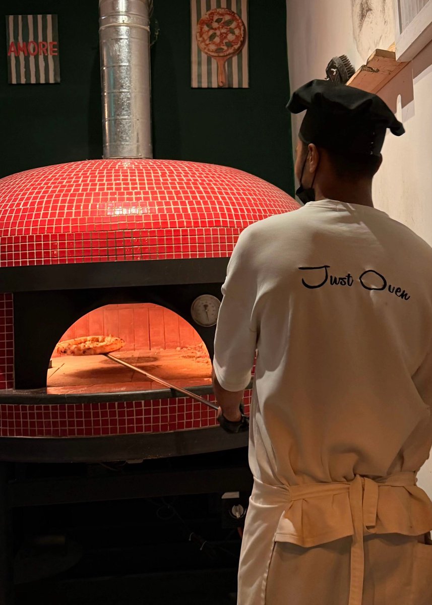 joaanryd's tweet photo. جست اوڤن | Just oven

البيتزات عندهم احجامهم صغيرة نوعا ما و
اكثر طلب عندهم البيتزا النابوليه بالبريسكت 🇮🇹 

الموقع 📍 حي المروج شارع اللاذقية https://t.co/N7z0hDB13E