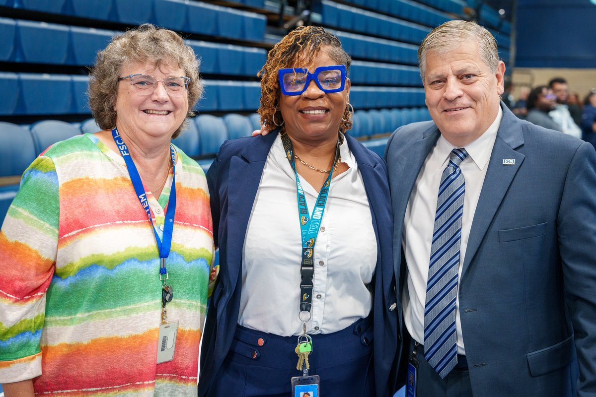 FSCJ_Official's tweet photo. Look who’s ready to see our Mantas! Our faculty and staff are bringing the smiles and are excited to welcome students back for Fall Term! https://t.co/6B4bfX9sXR