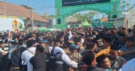 riyantorazak's tweet photo. Jeda politik ;NU;
--
Salah satu dinakima dalam muktamar NU 35 tambakbras yg cukup sengit ya tentang jeda politik, terjadi perdebtn sengit antara yg pro dan kontra dlm sidng..

salah satu kndidat lngkhnya mnjdi terhmbt krena aturan tersebut 

setelh2 ini ? https://t.co/jIQGgzVIVS