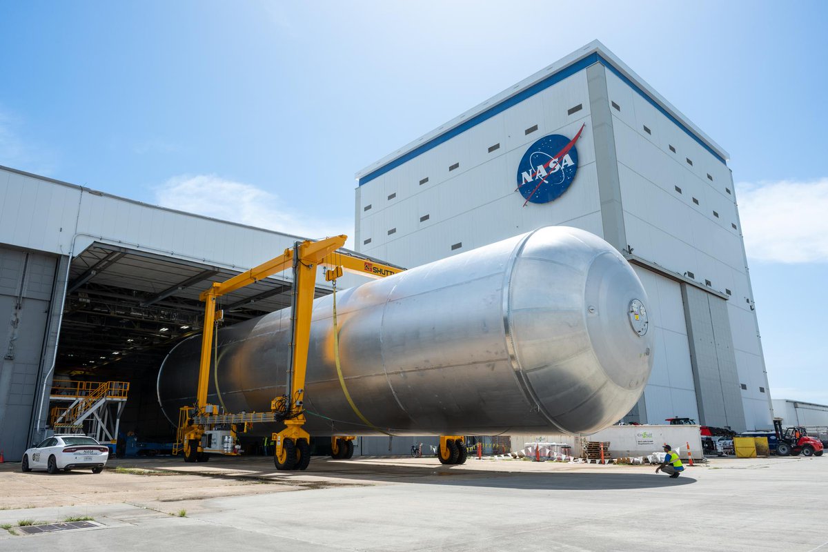 NASAArtemis's tweet photo. Core Stage IV:

🚀Hydrostatic proof testing of the liquid oxygen tank is complete.

🚀Hydrostatic proof testing of the liquid hydrogen tank is complete.

🚀The boat tail is on its way to @NASAKennedy Space Center (pictured above.) https://t.co/aoTWrfRGKc