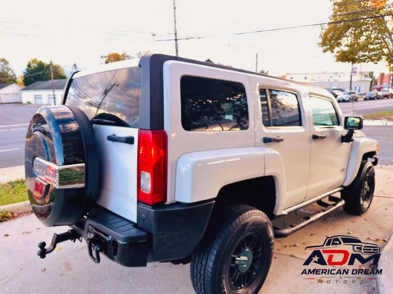 AMDwinchester's tweet photo. Unmistakable style and legendary capability! 🚙✨
 Check out this clean 2007 HUMMER H3 Sport Utility 4D, equipped with a spacious leather interior, sunroof, and ready for its next owner.

Call us or check out the site and schedule your test drive now! https://t.co/qOLPHpKY5L