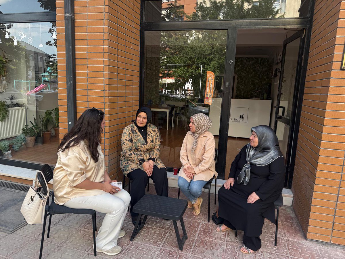 ferihaertorun26's tweet photo. 🇹🇷 Esnafımızın yanında, hemşehrilerimizle gönül gönüleyiz.
Eskişehir’imizin değerli esnaflarını ziyaret ederek hayırlı ve bereketli kazançlar diledim. Esnafımızın talep ve beklentilerini yerinde dinleyerek şehrimizin geleceğine dair samimi sohbetler gerçekleştirdik.
Sahada olmak, hemşehrilerimizi dinlemek ve onların yanında yürümek bizim için büyük bir sorumluluk.
Her kapıyı çalacak, her gönle dokunacak, Eskişehir’imiz için durmadan çalışmaya devam edeceğiz.
Birlikte daha güçlü, birlikte daha güzel bir Eskişehir için…
#Eskişehir #AKKadınlar #AKPartiEskişehir #EsnafımızınYanındayız #GönülSiyaseti #BirlikteGüçlüyüz