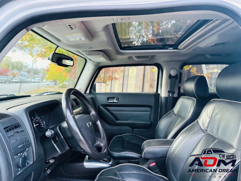 AMDwinchester's tweet photo. Unmistakable style and legendary capability! 🚙✨
 Check out this clean 2007 HUMMER H3 Sport Utility 4D, equipped with a spacious leather interior, sunroof, and ready for its next owner.

Call us or check out the site and schedule your test drive now! https://t.co/qOLPHpKY5L