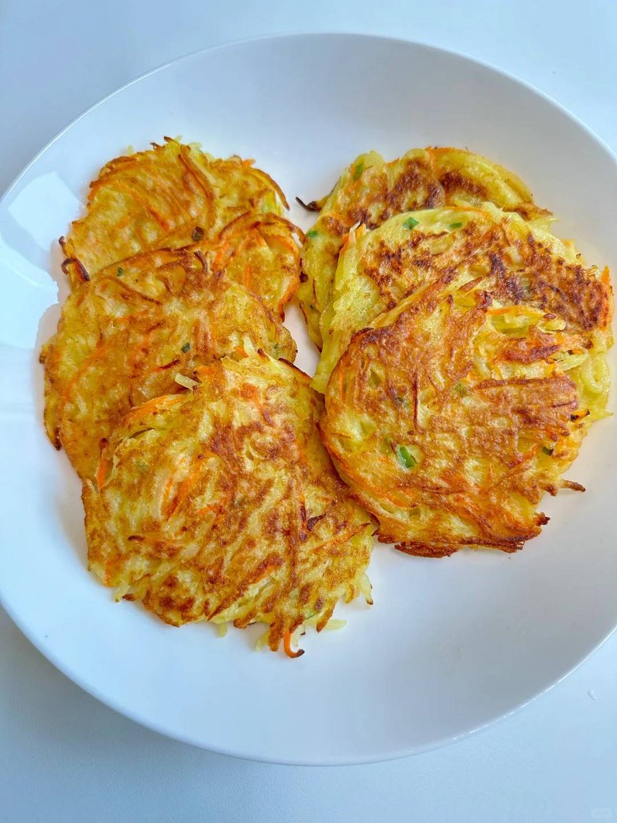 AlexisSweeqdwl's tweet photo. Una tortilla de patatas recién hecha, perfecta para el almuerzo diario ， https://t.co/tq6hjoJWJb